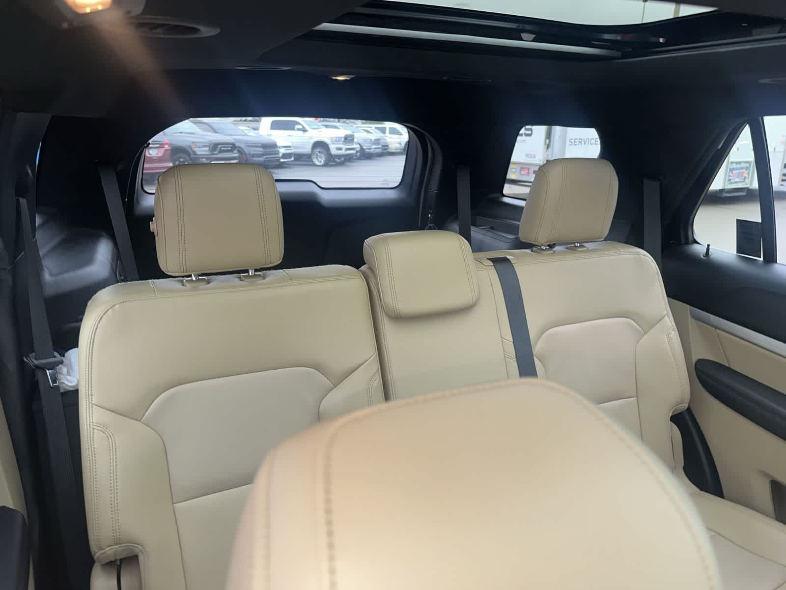 Thumbnail: 2016 Ford Explorer - 8