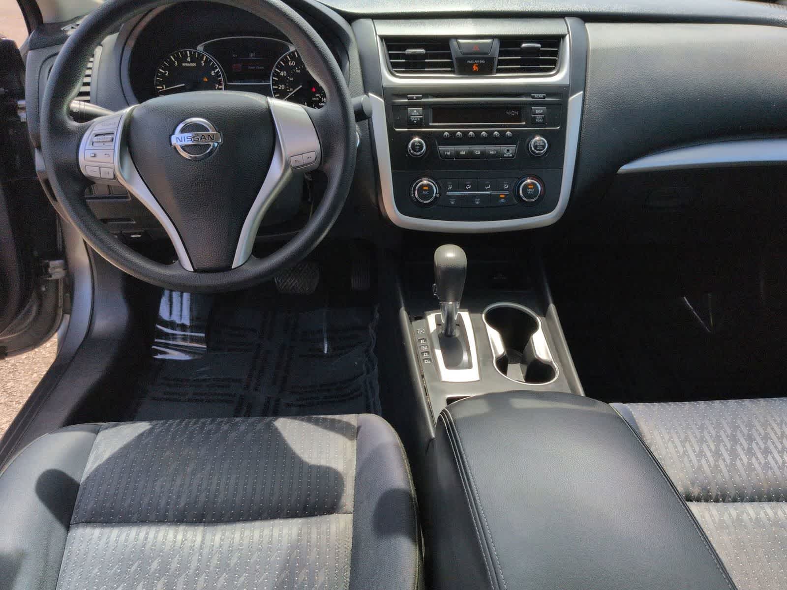 Thumbnail: 2016 Nissan Altima - 16