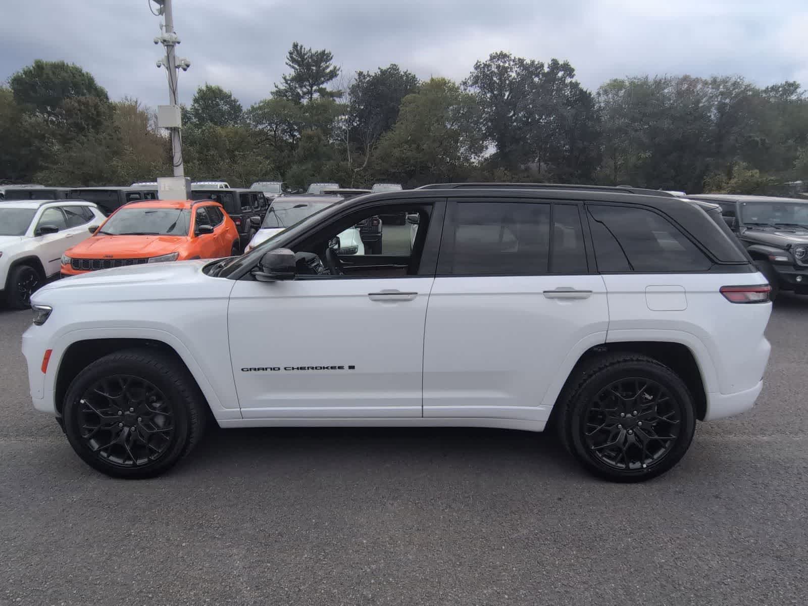 Thumbnail: 2025 Jeep Grand Cherokee - 5