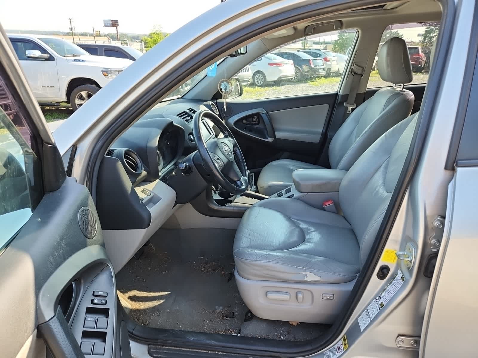 Thumbnail: 2011 Toyota RAV4 - 15