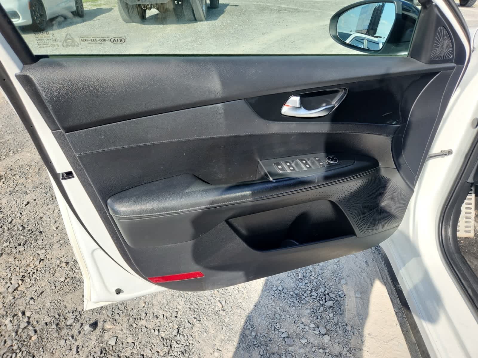 Thumbnail: 2021 Kia Forte - 16