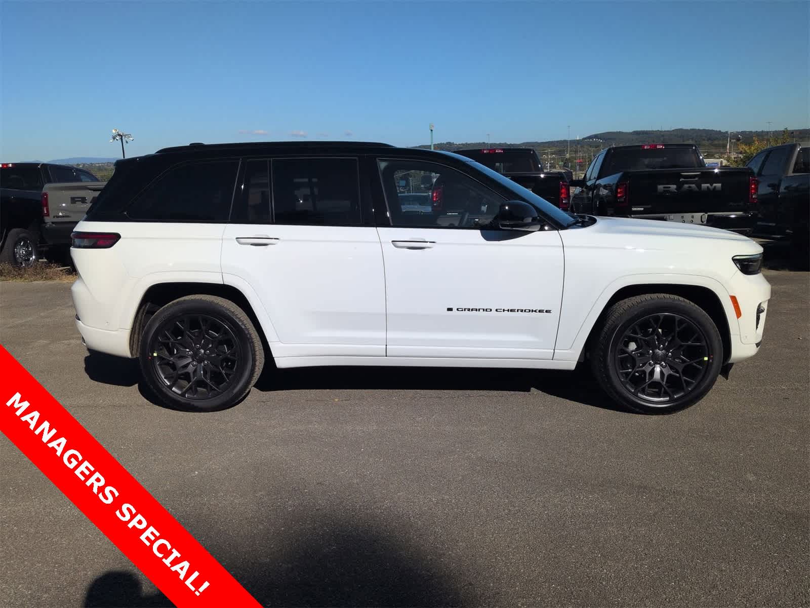 Thumbnail: 2025 Jeep Grand Cherokee - 9