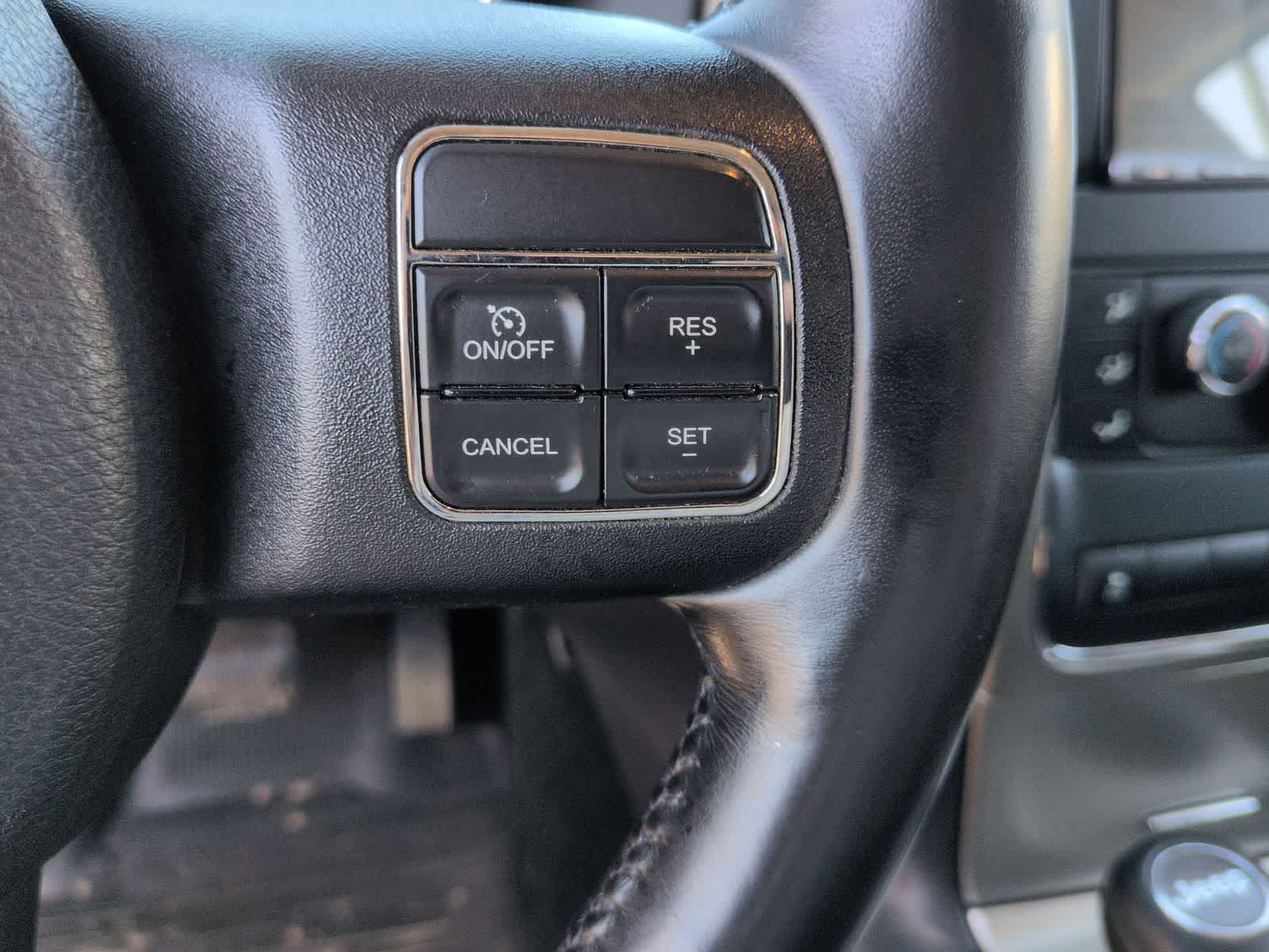 Thumbnail: 2012 Jeep Grand Cherokee - 22