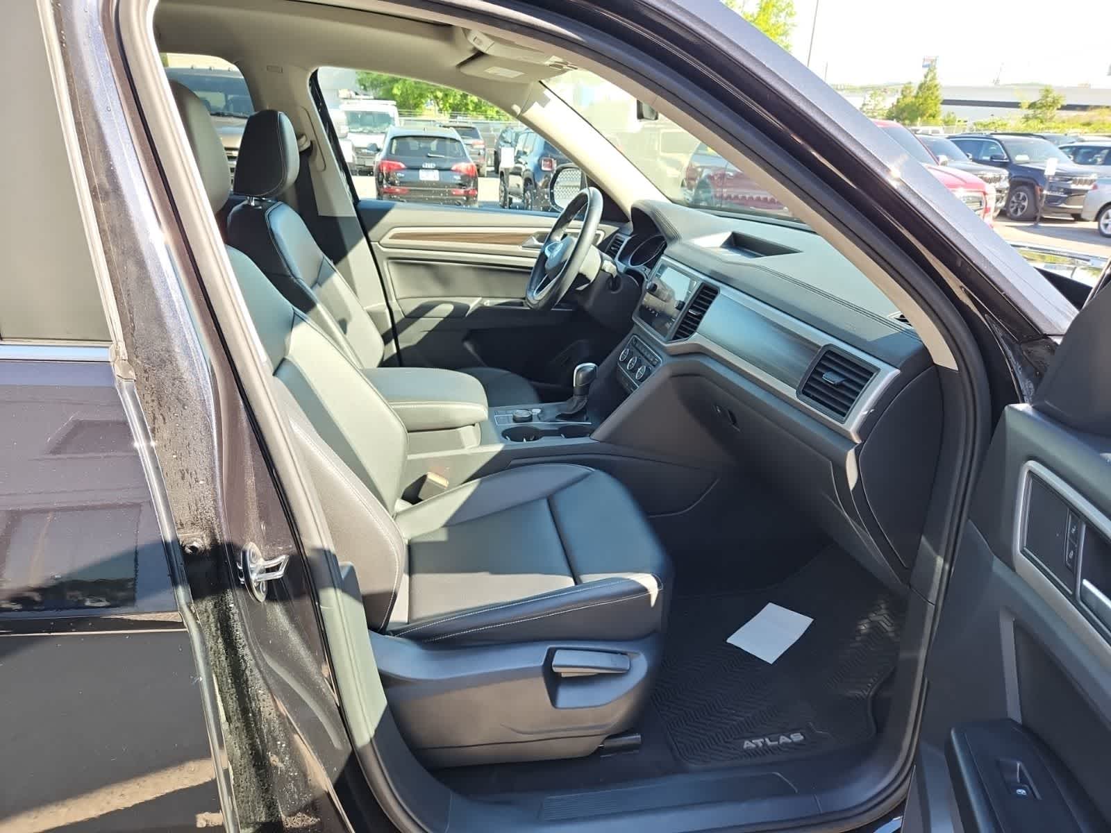 Thumbnail: 2021 Volkswagen Atlas - 22