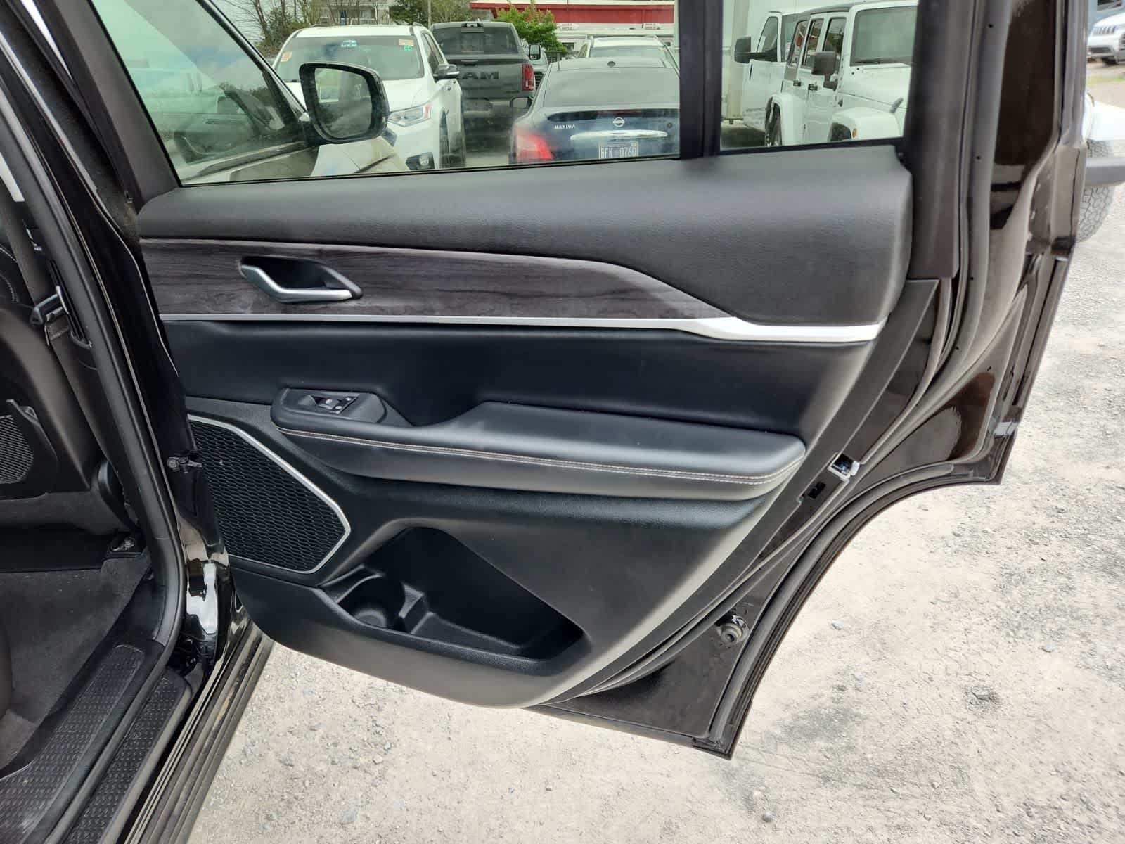 Thumbnail: 2021 Jeep Grand Cherokee L - 24