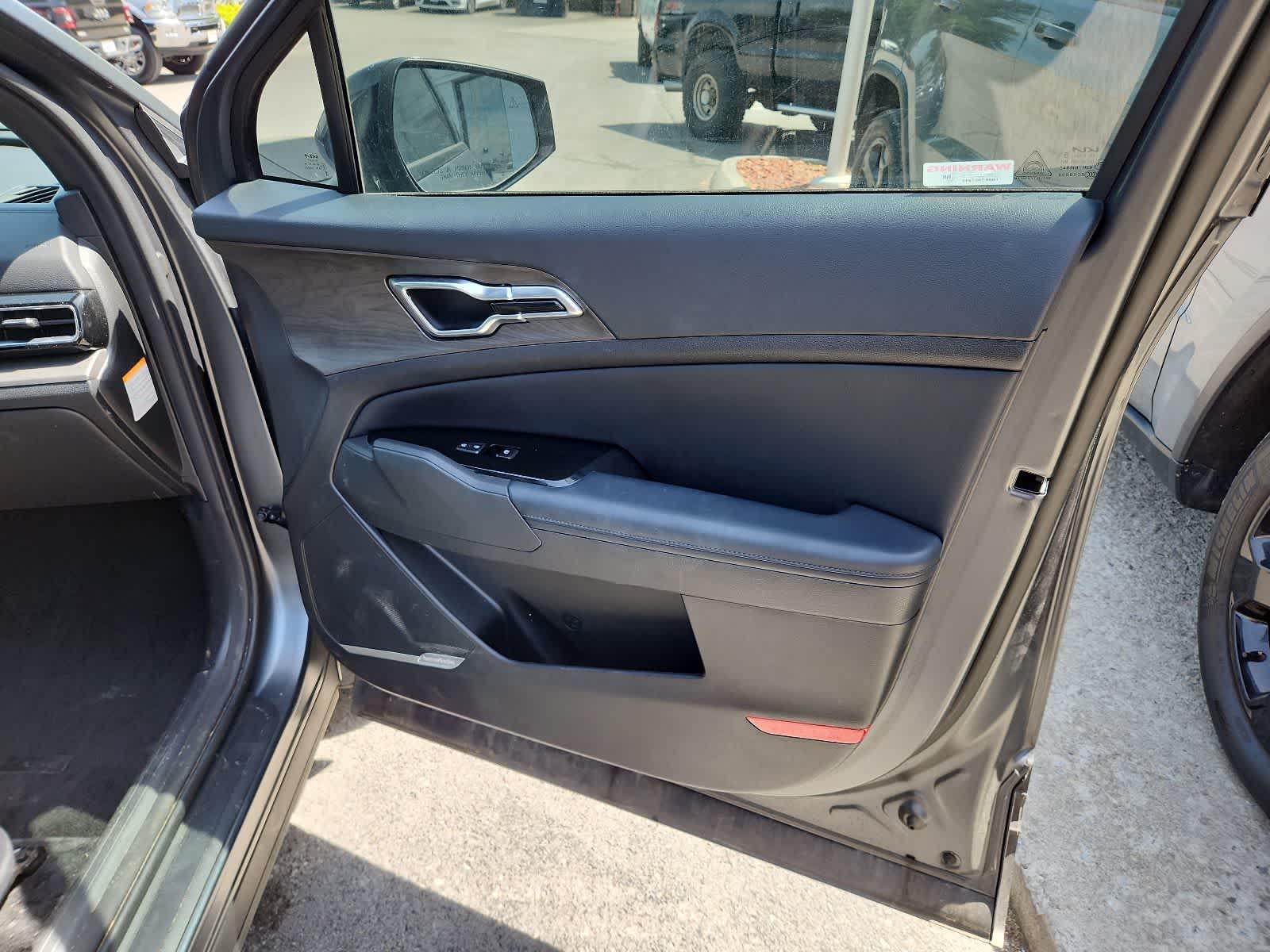 Thumbnail: 2023 Kia Sportage - 23