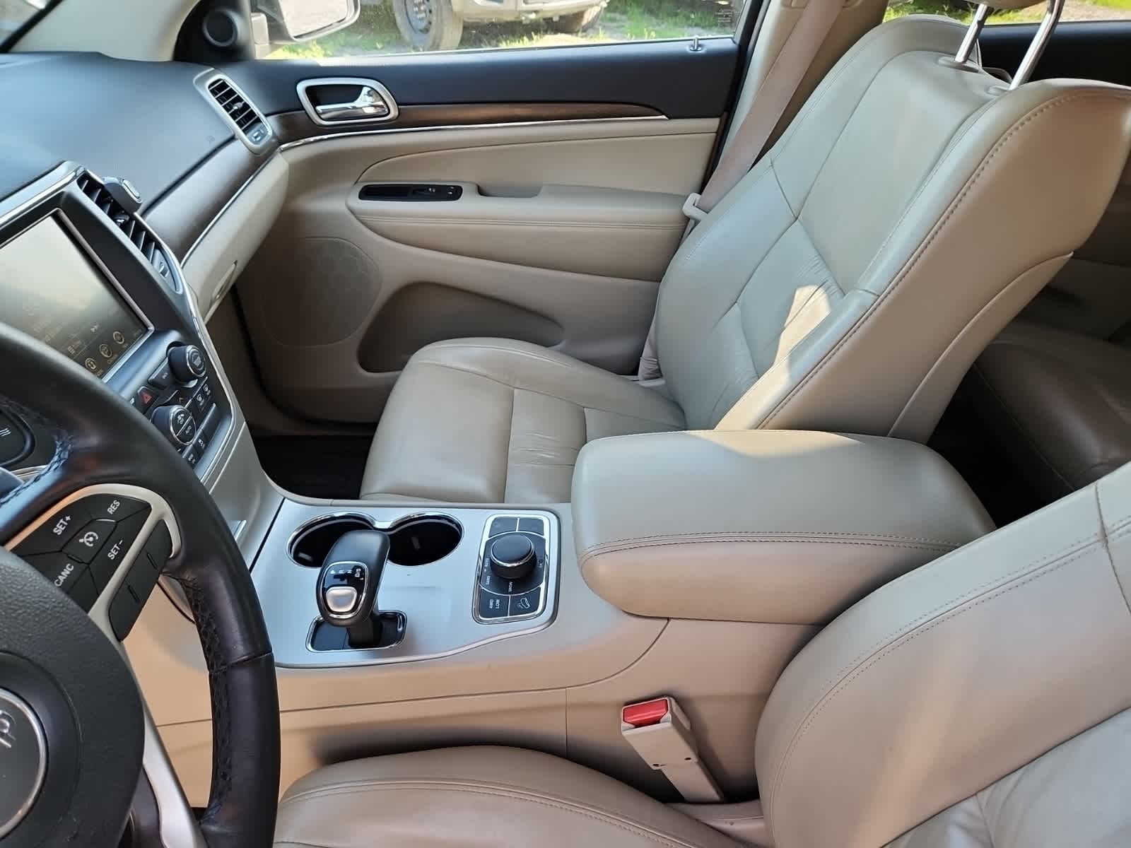 Thumbnail: 2015 Jeep Grand Cherokee - 11