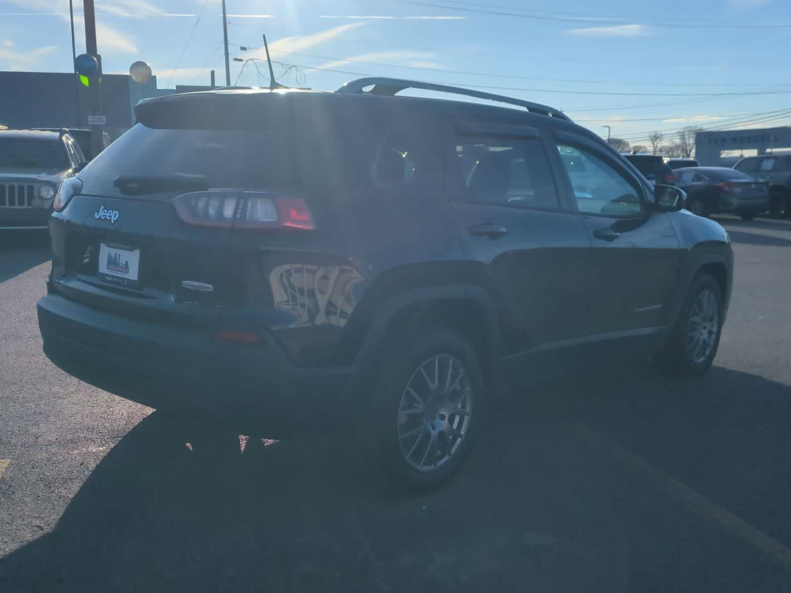 Thumbnail: 2020 Jeep Cherokee - 8