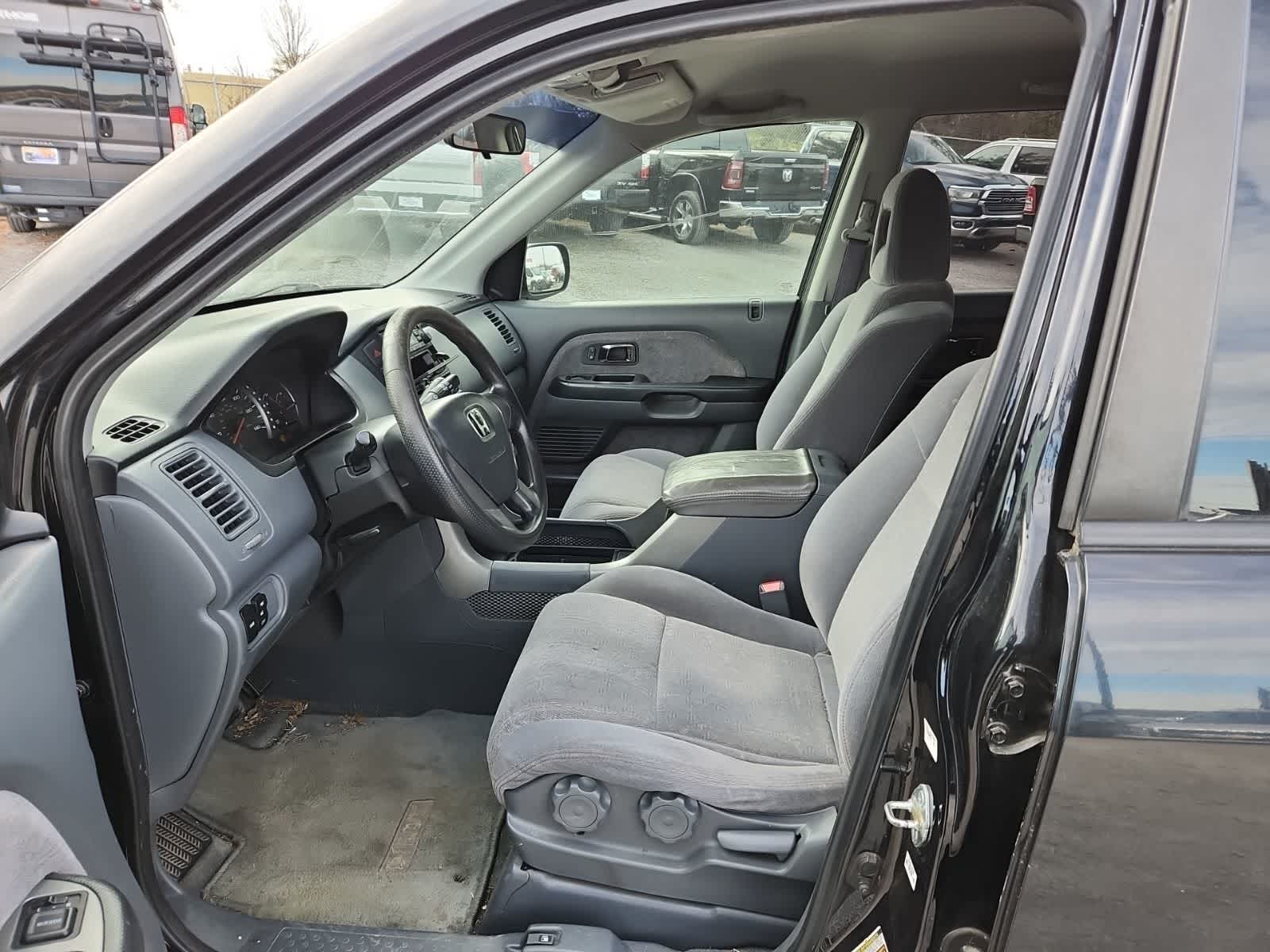 Thumbnail: 2005 Honda Pilot - 15