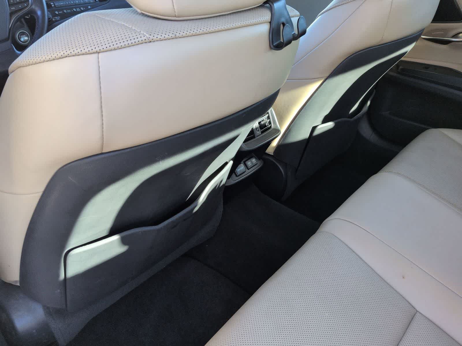 Thumbnail: 2019 Lexus ES - 16