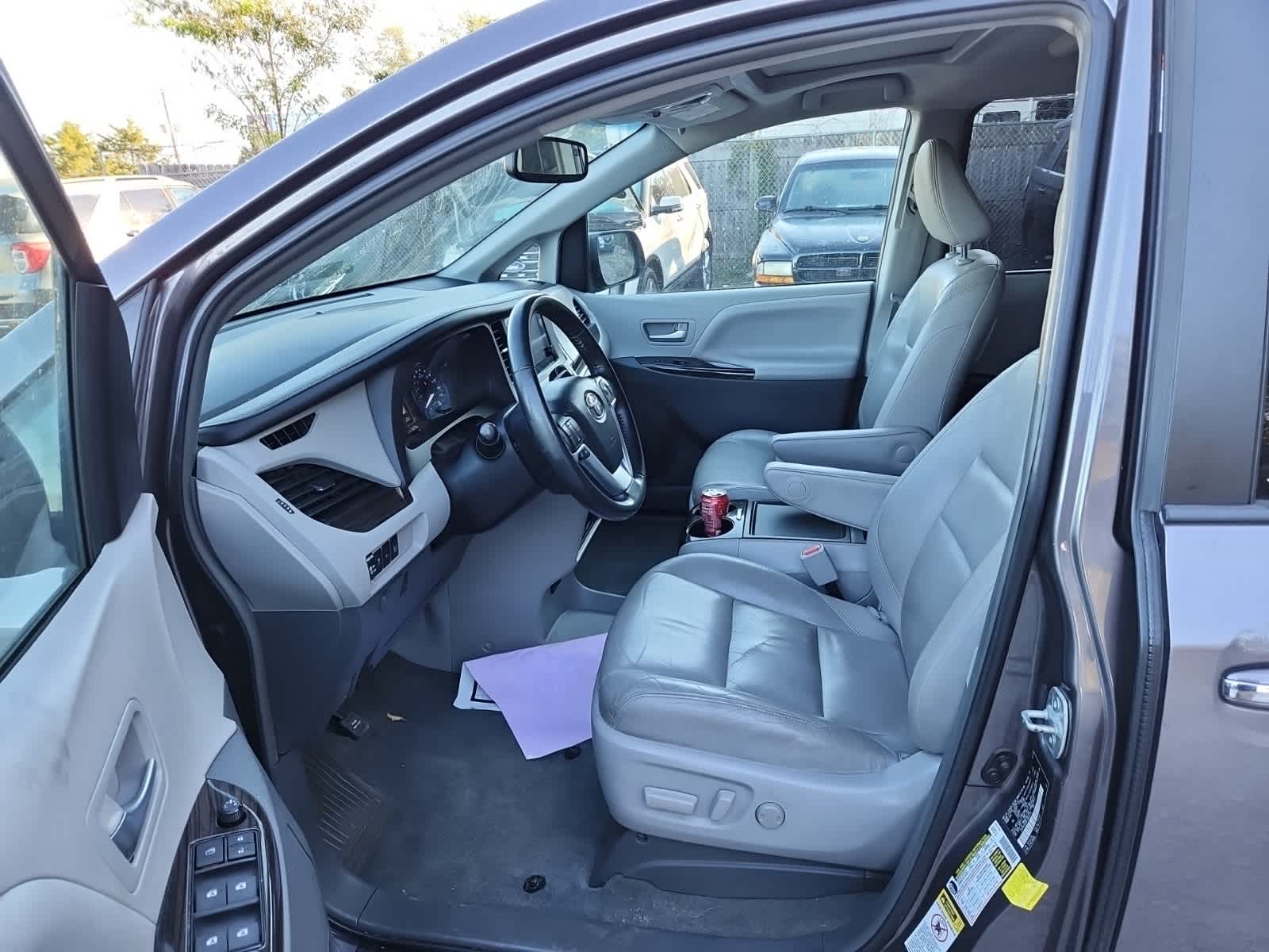 Thumbnail: 2015 Toyota Sienna - 15