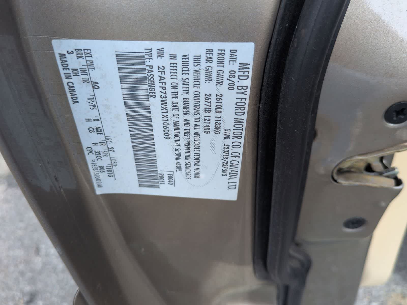 Thumbnail: 2001 Ford Crown Victoria - 30