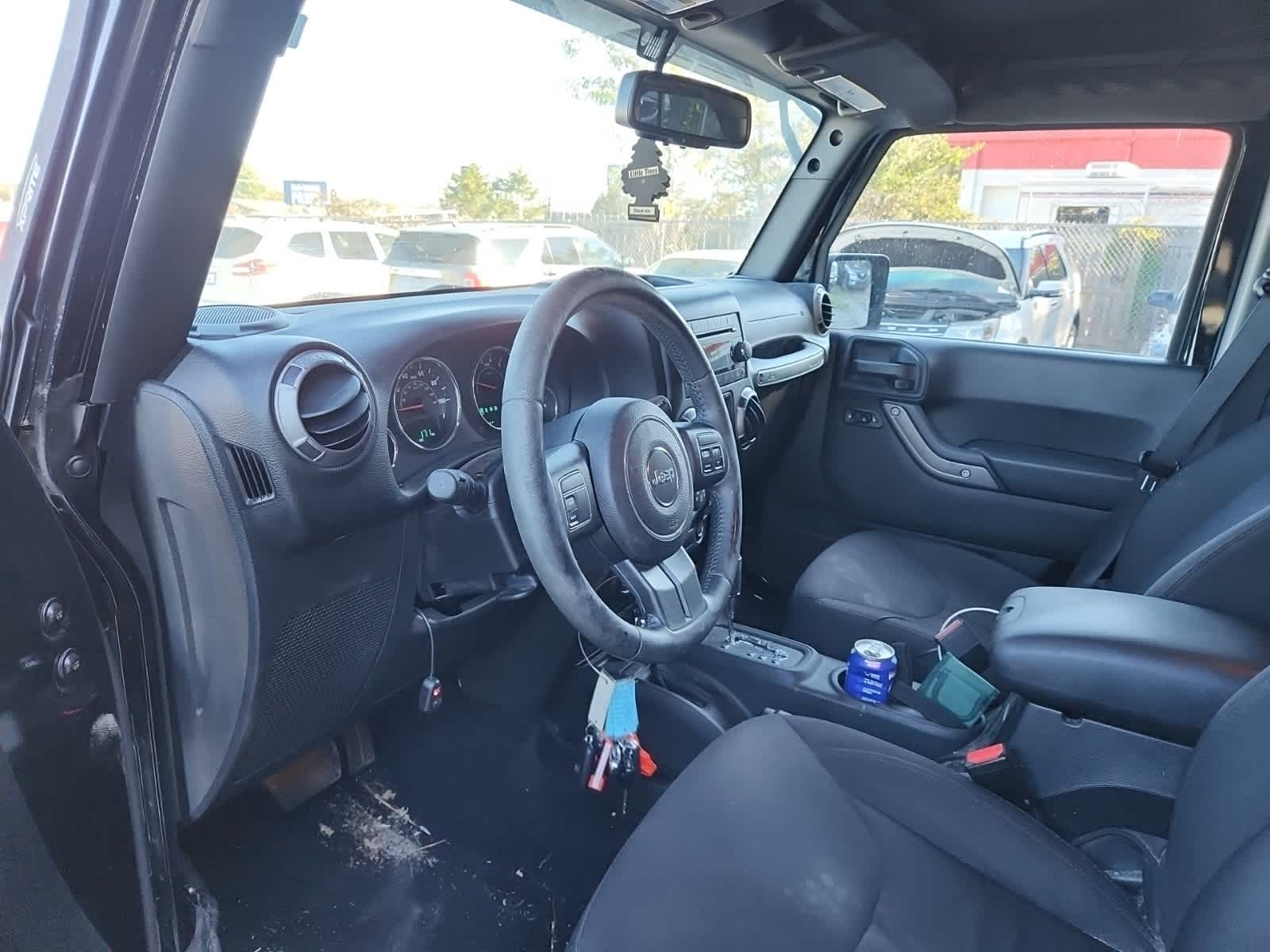 Thumbnail: 2015 Jeep Wrangler - 13