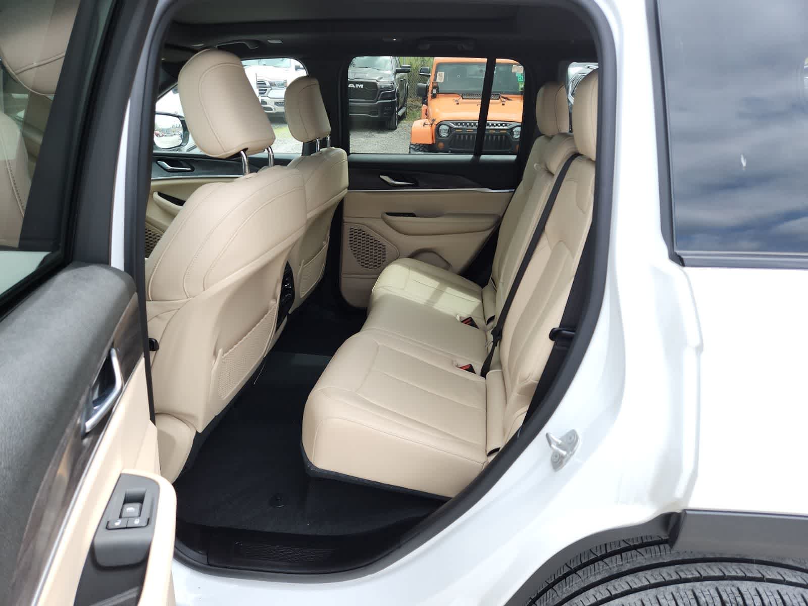 Thumbnail: 2023 Jeep Grand Cherokee - 26