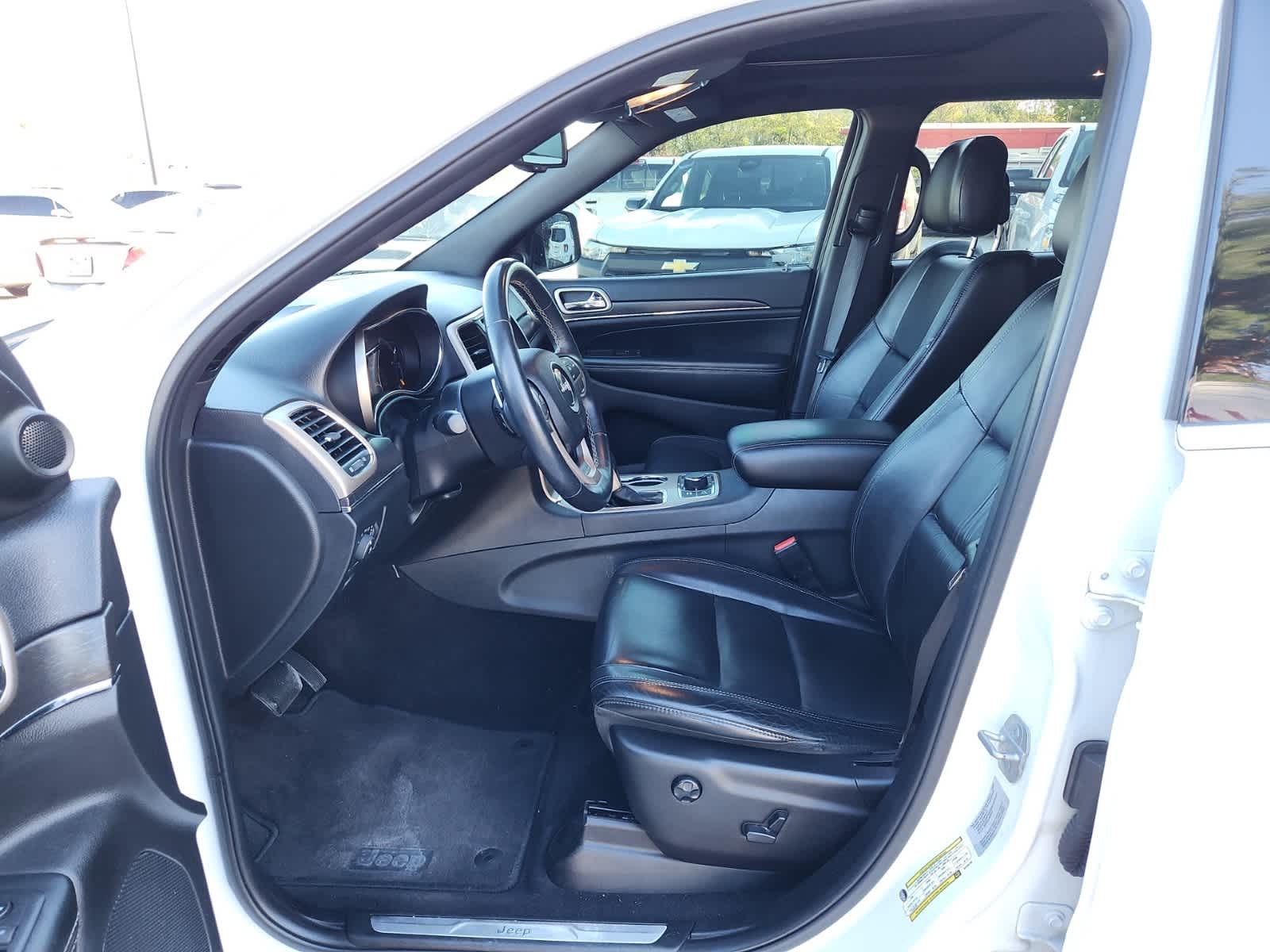 Thumbnail: 2016 Jeep Grand Cherokee - 15