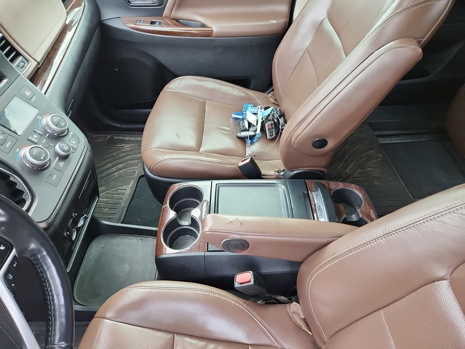 Thumbnail: 2019 Toyota Sienna - 11