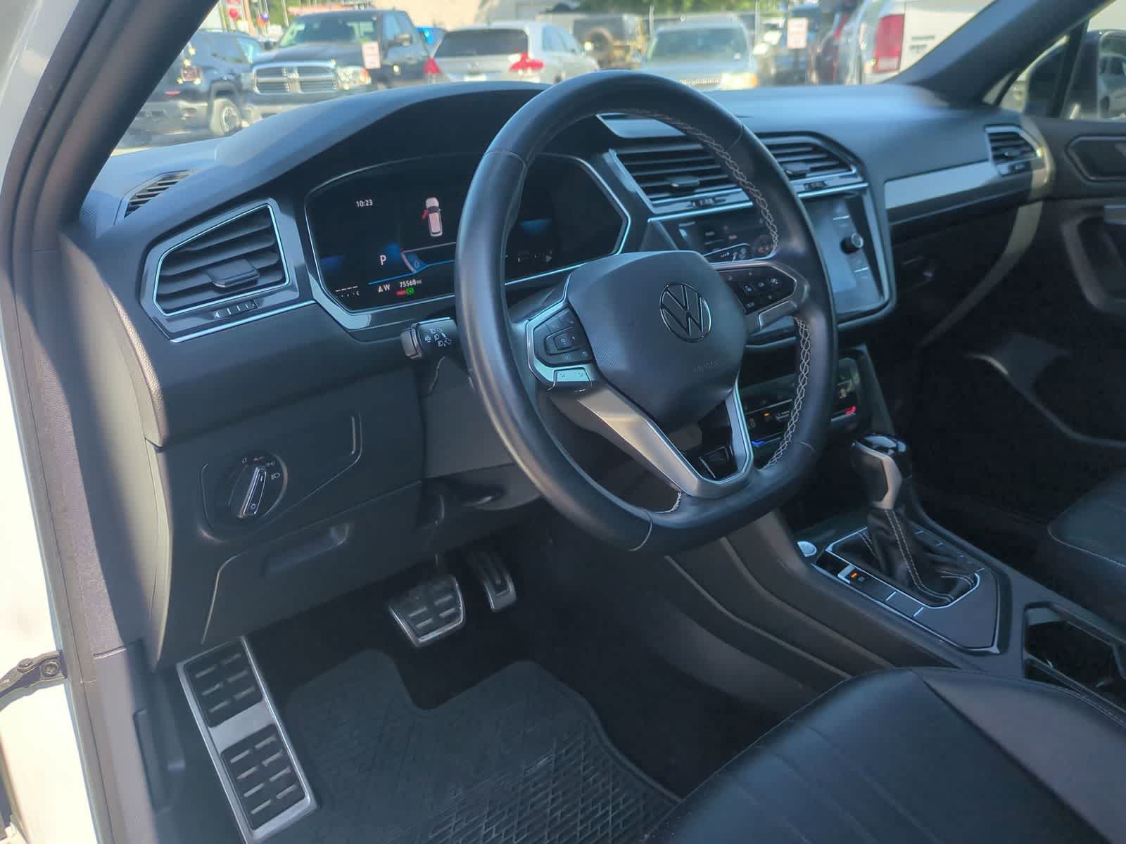 Thumbnail: 2023 Volkswagen Tiguan - 10