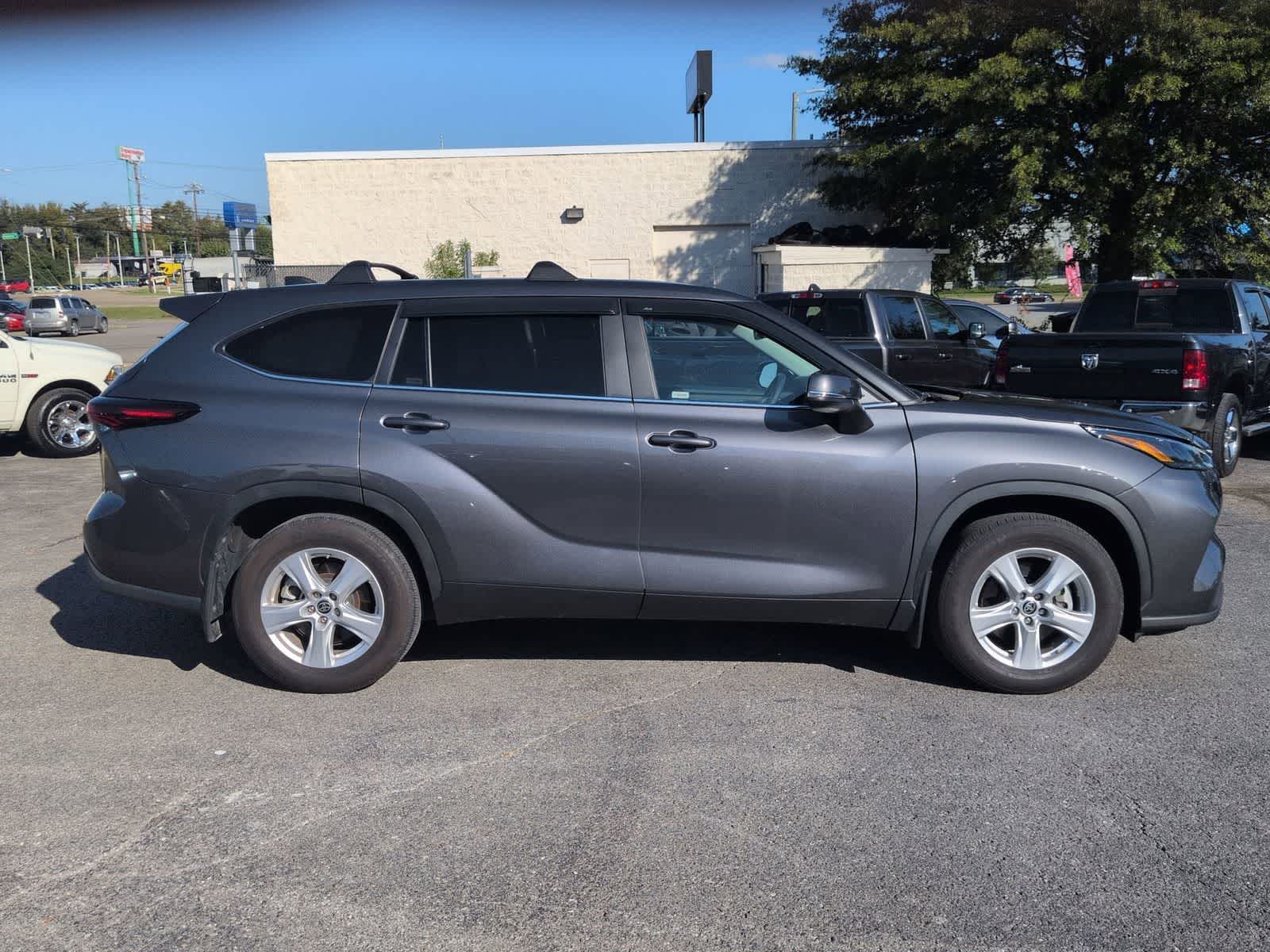 Thumbnail: 2024 Toyota Highlander - 9