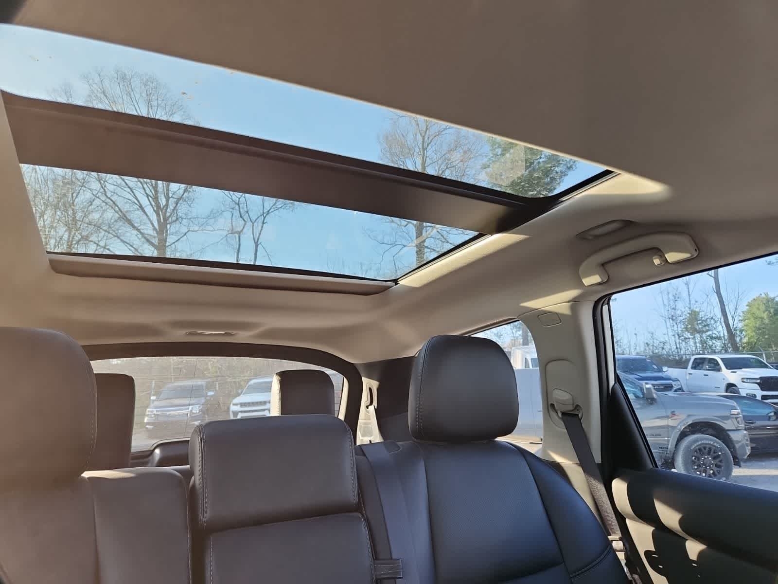 Thumbnail: 2019 Nissan Pathfinder - 25