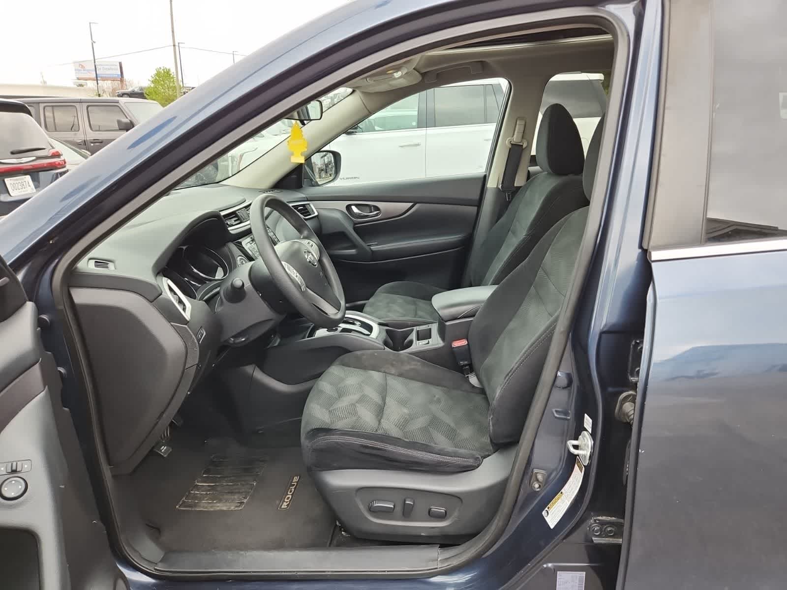 Thumbnail: 2016 Nissan Rogue - 15