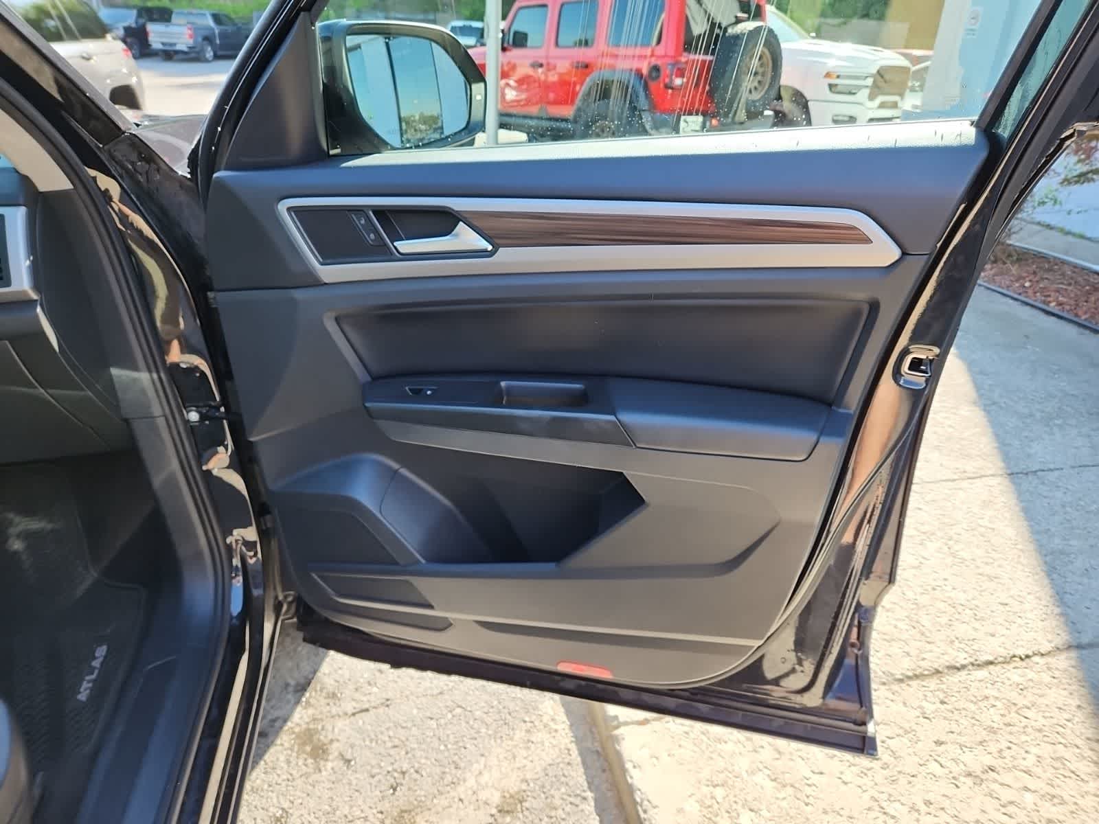 Thumbnail: 2021 Volkswagen Atlas - 23