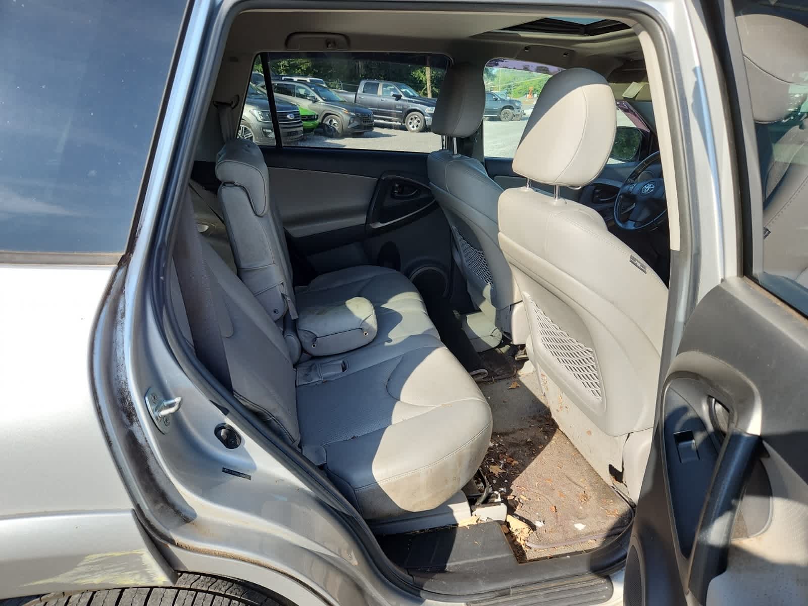 Thumbnail: 2011 Toyota RAV4 - 24