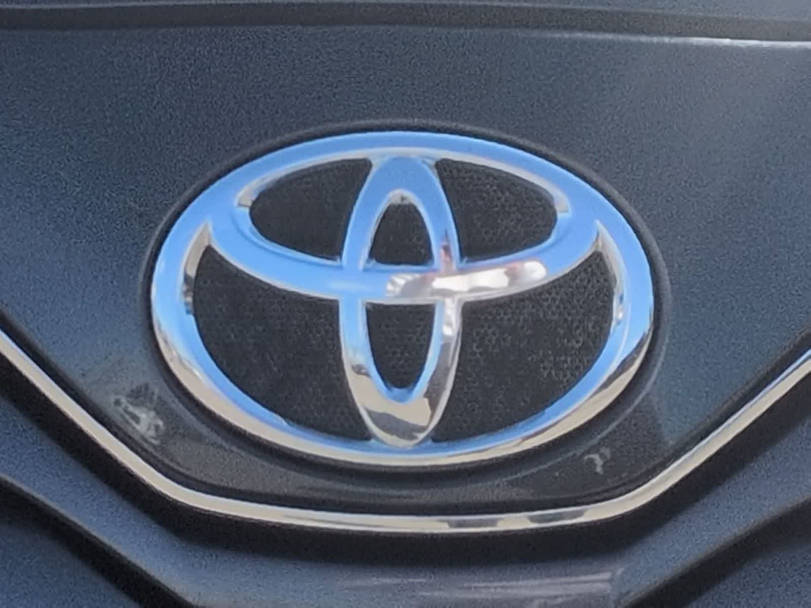 Thumbnail: 2011 Toyota Camry - 12