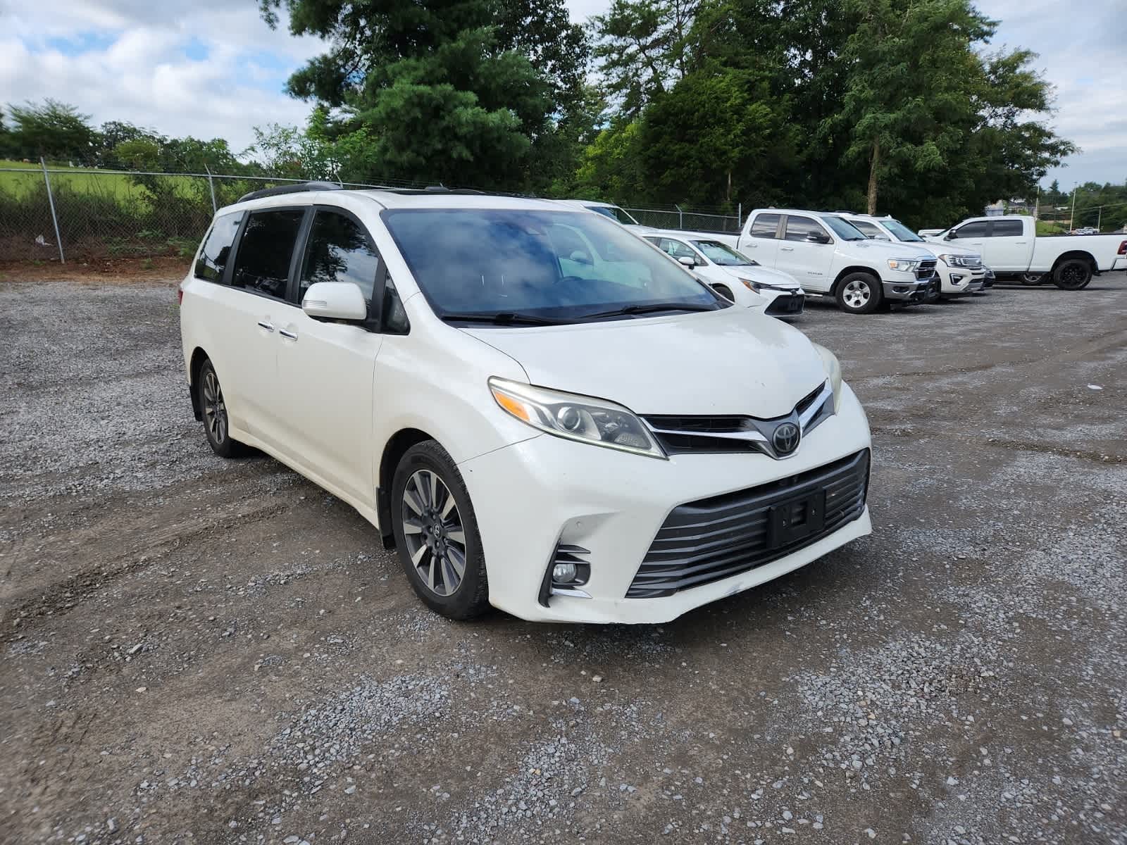 Thumbnail: 2019 Toyota Sienna - 7