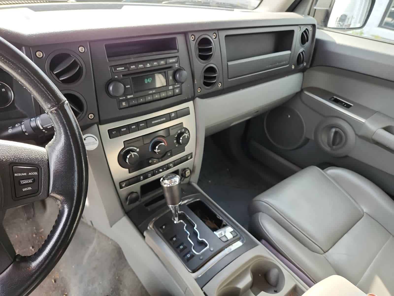 Thumbnail: 2007 Jeep Commander - 10