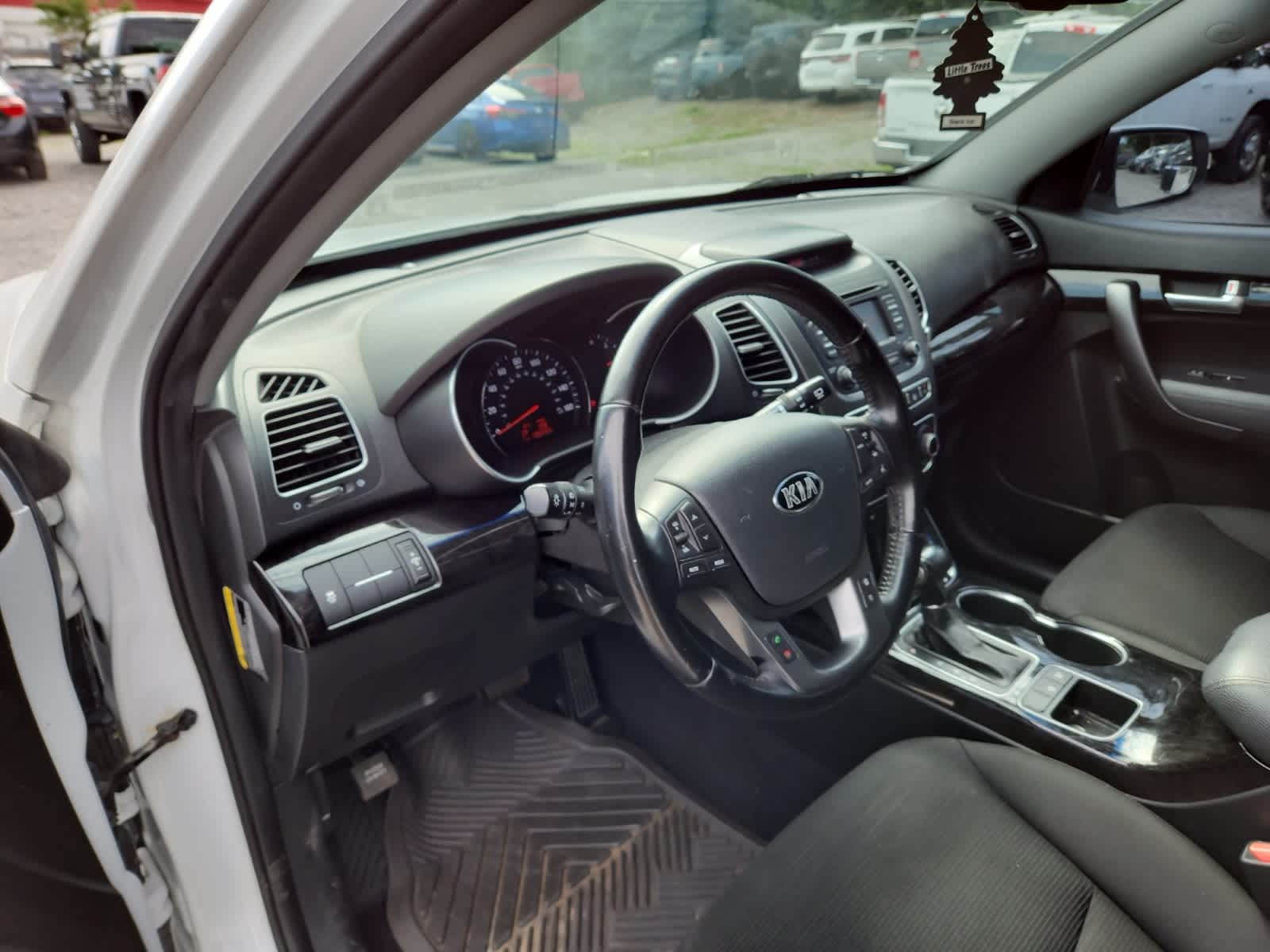 Thumbnail: 2014 Kia Sorento - 13
