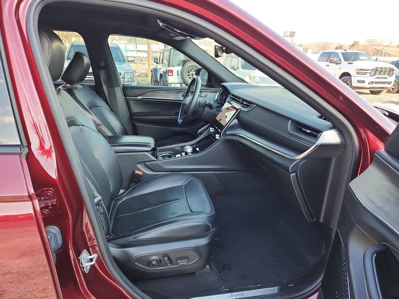 Thumbnail: 2022 Jeep Grand Cherokee L - 21