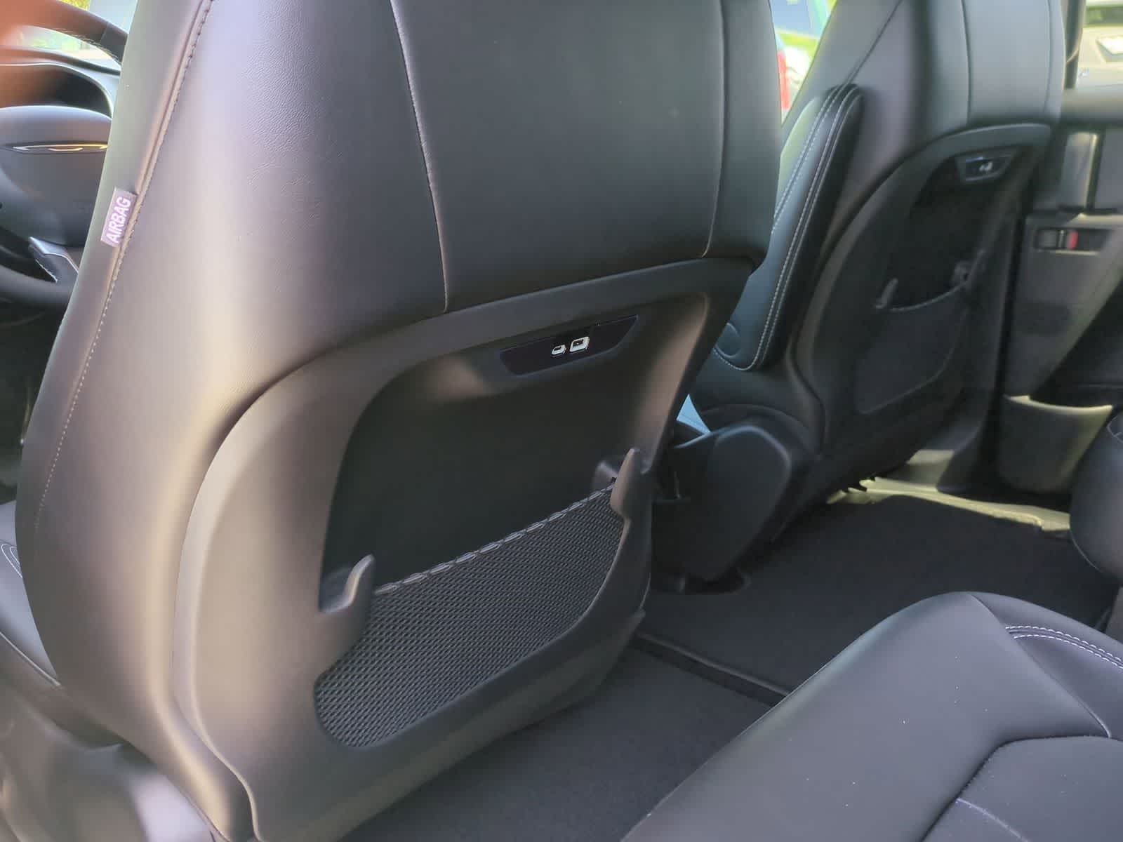 Thumbnail: 2027 Chrysler Pacifica - 18