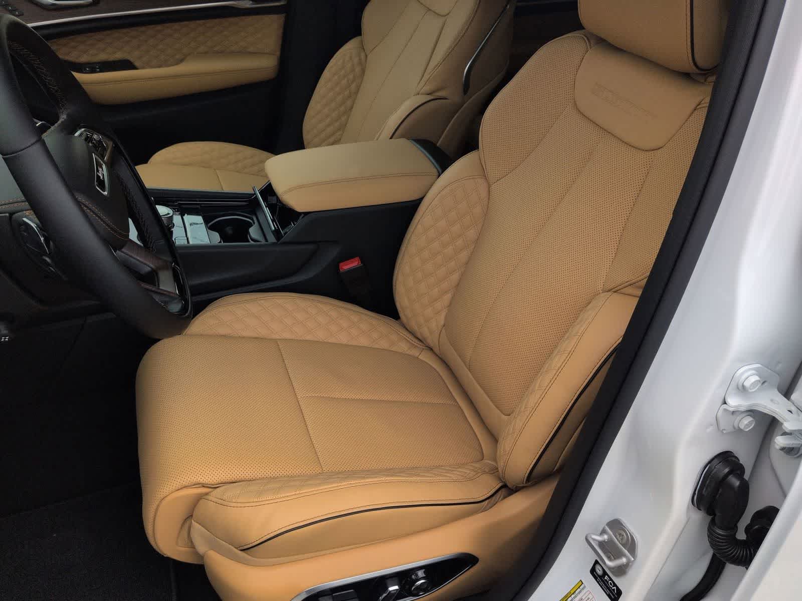 Thumbnail: 2025 Jeep Grand Cherokee L - 15