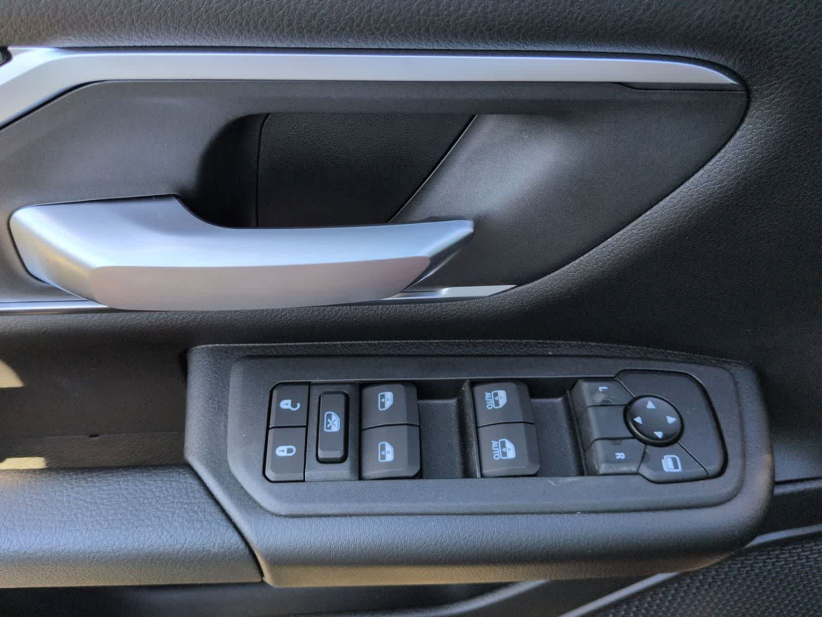 Thumbnail: 2026 RAM 1500 - 17