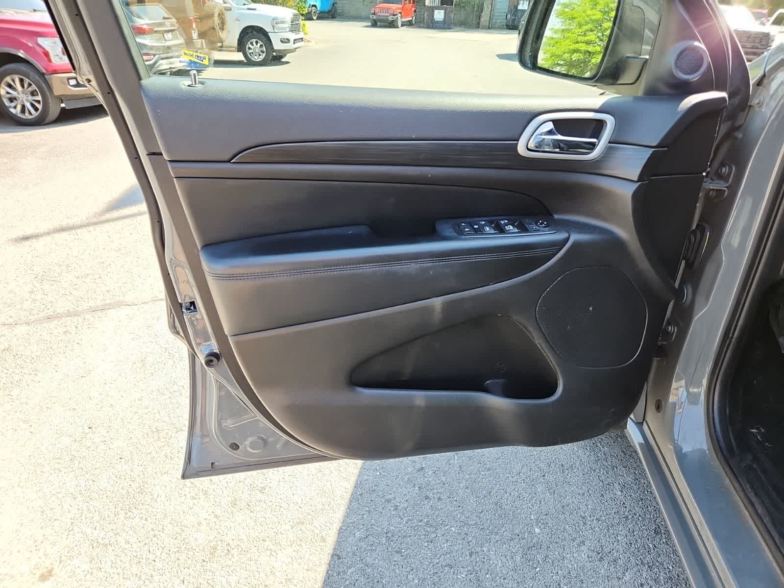 Thumbnail: 2021 Jeep Grand Cherokee - 16