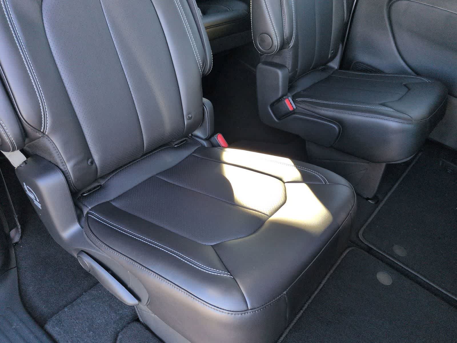 Thumbnail: 2026 Chrysler Pacifica - 12