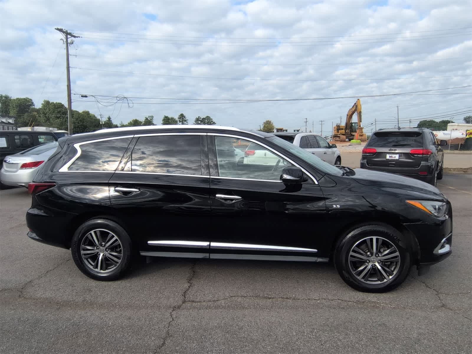 Thumbnail: 2019 INFINITI QX60 - 9