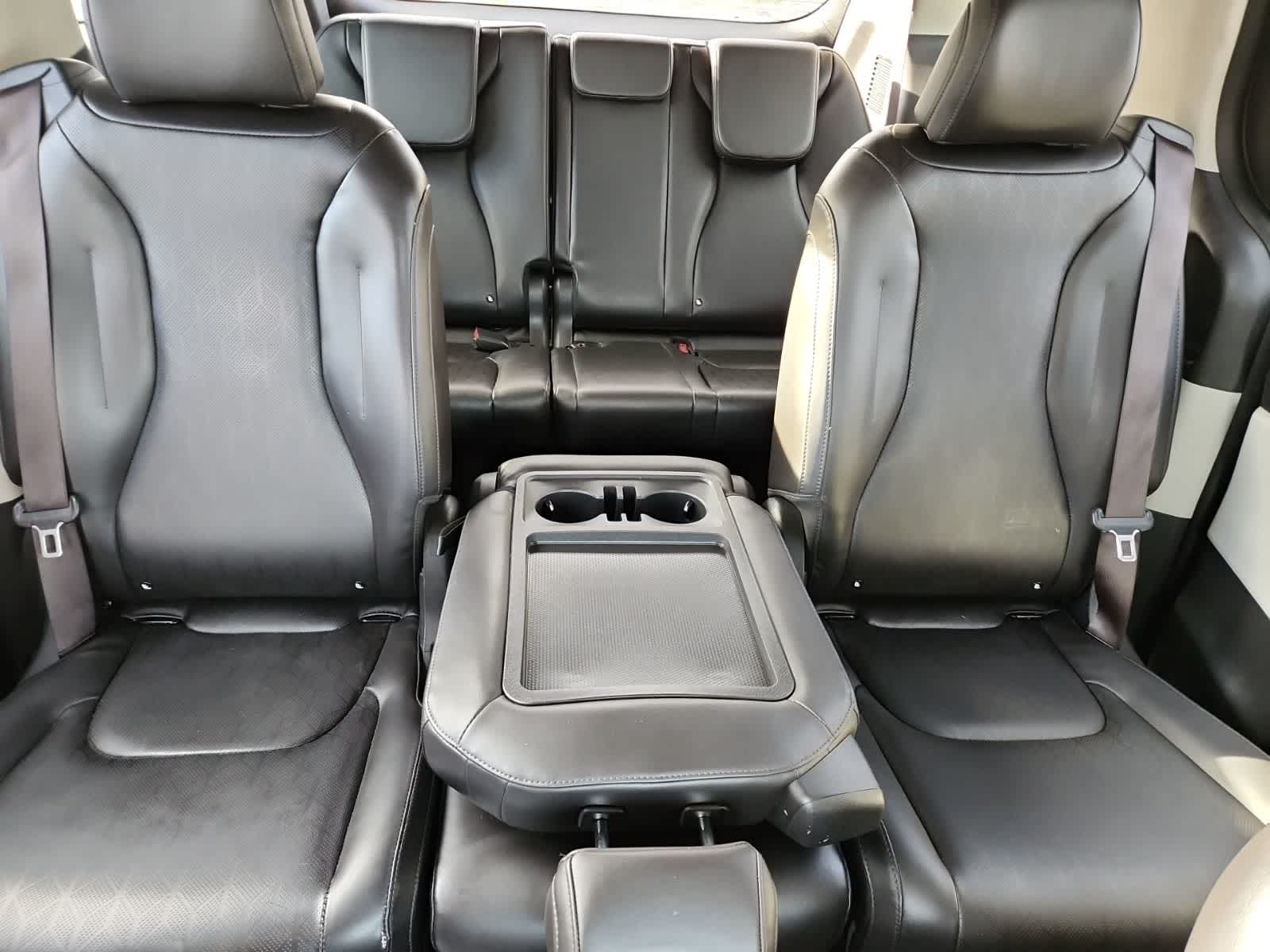 Thumbnail: 2022 Kia Carnival - 20