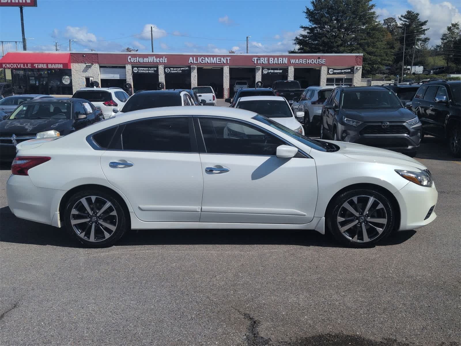 Thumbnail: 2016 Nissan Altima - 9