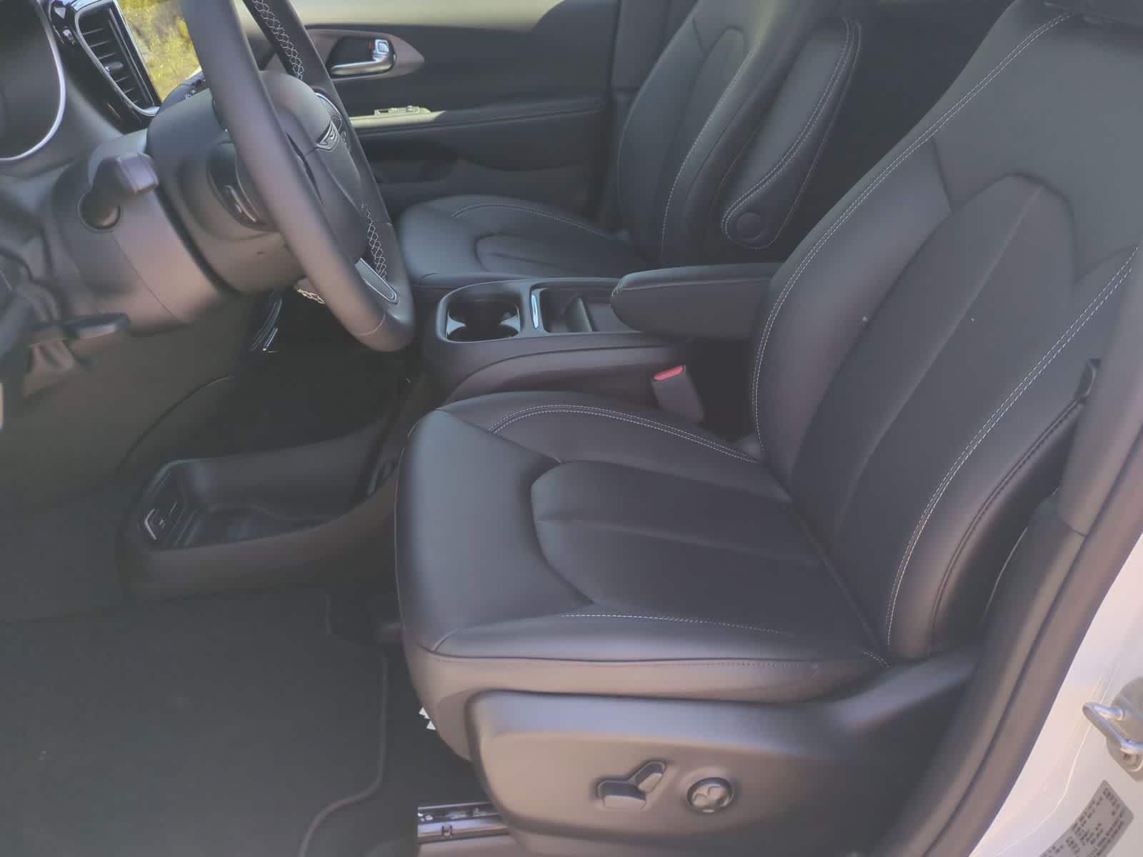 Thumbnail: 2027 Chrysler Pacifica - 16