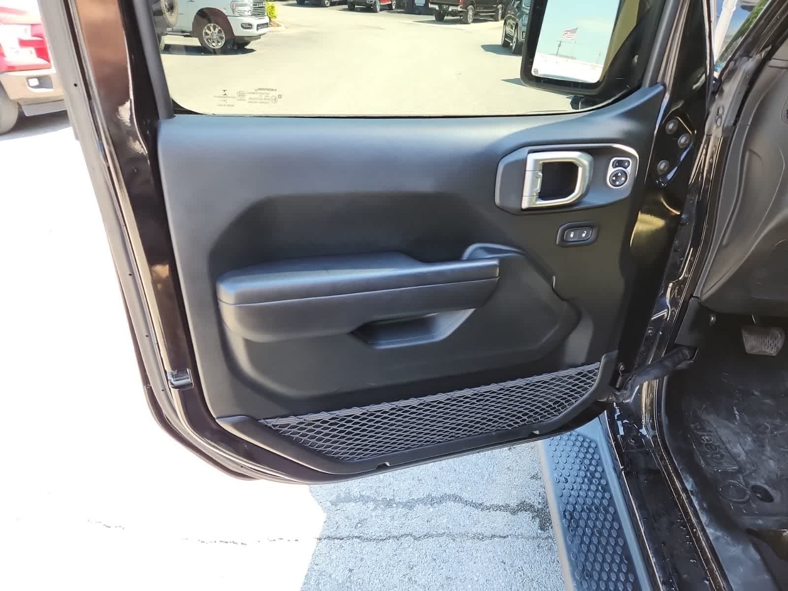 Thumbnail: 2020 Jeep Wrangler - 15