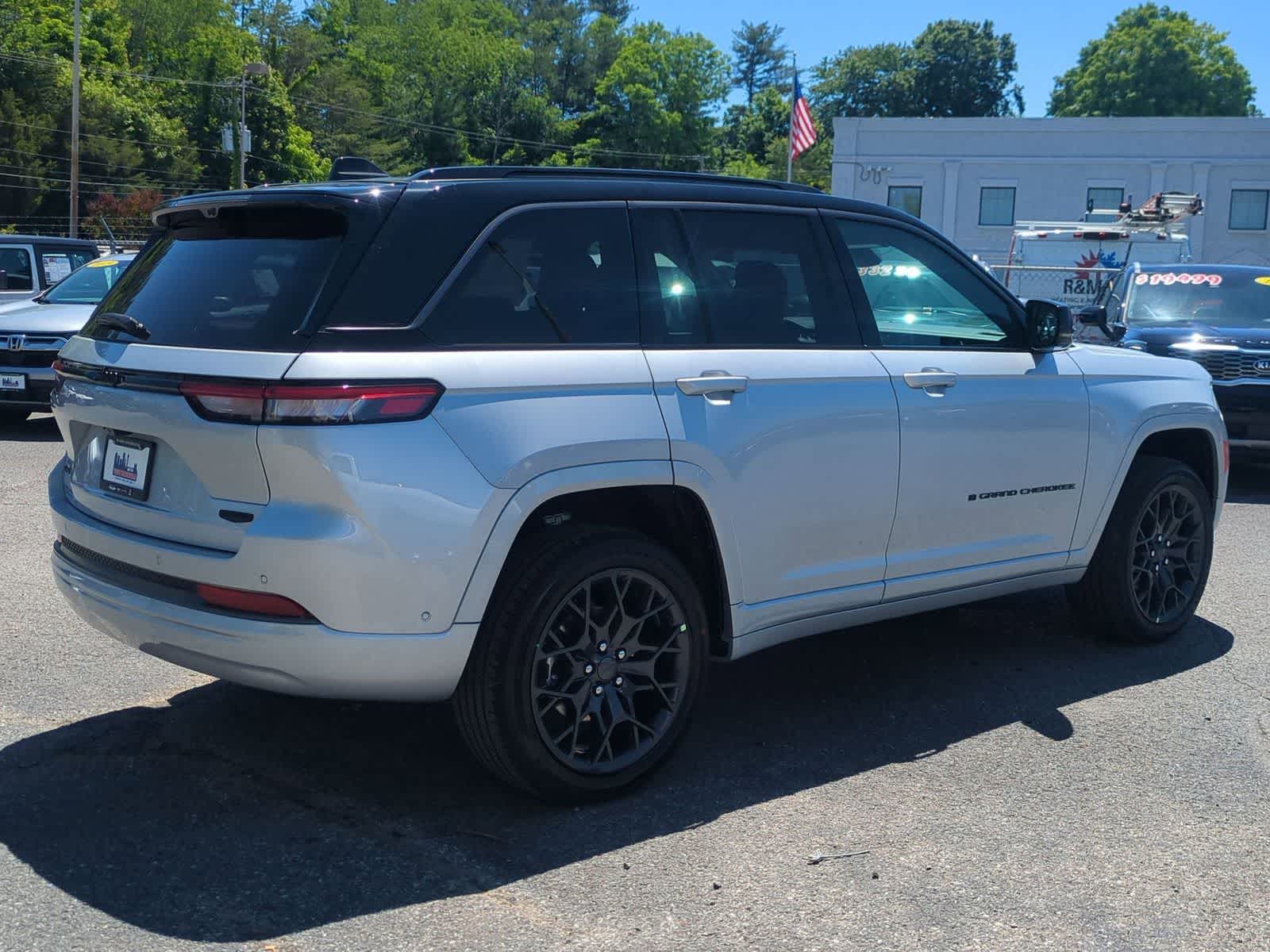 Thumbnail: 2026 Jeep Grand Cherokee - 8