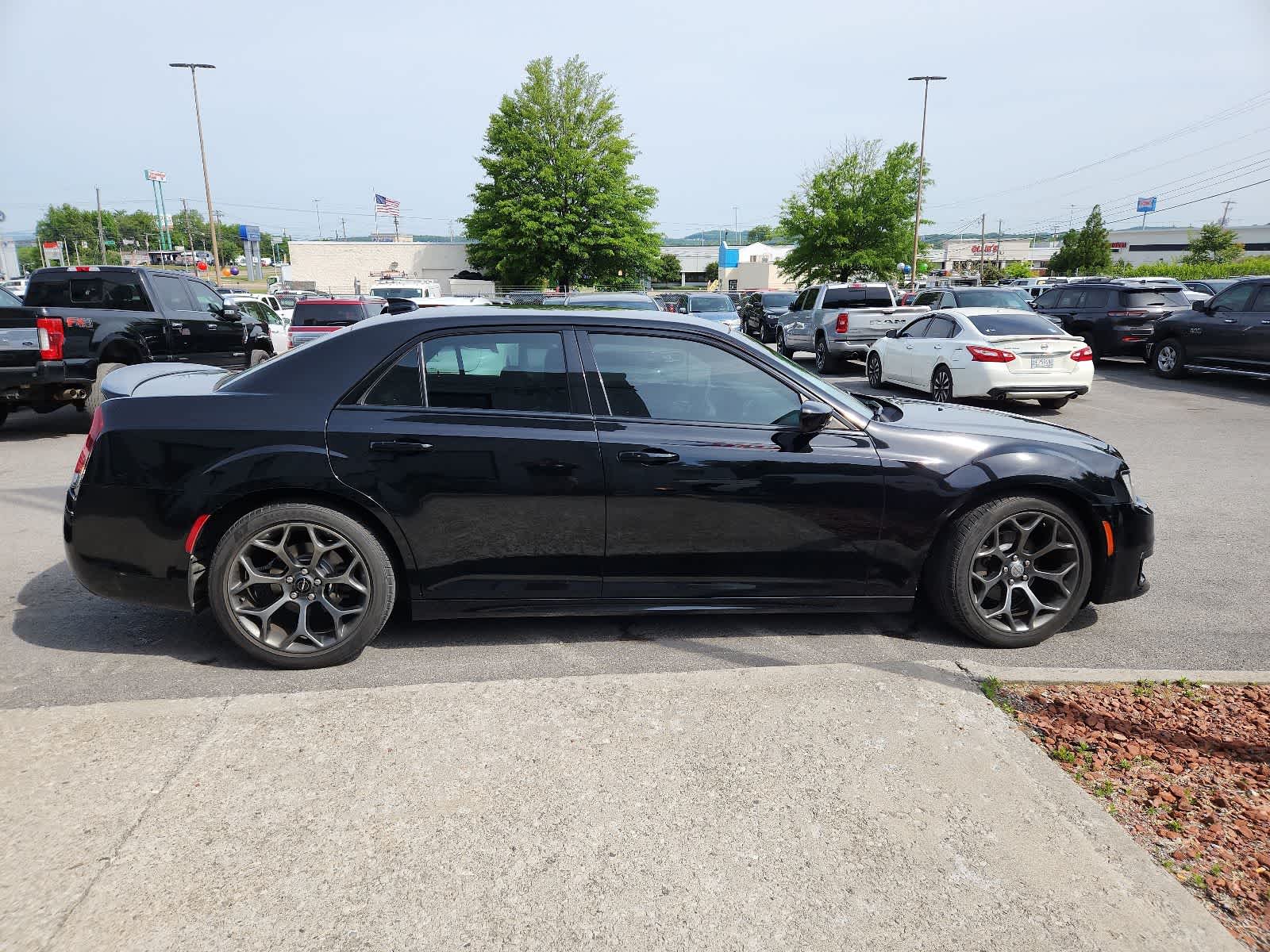 Thumbnail: 2017 Chrysler 300 - 6