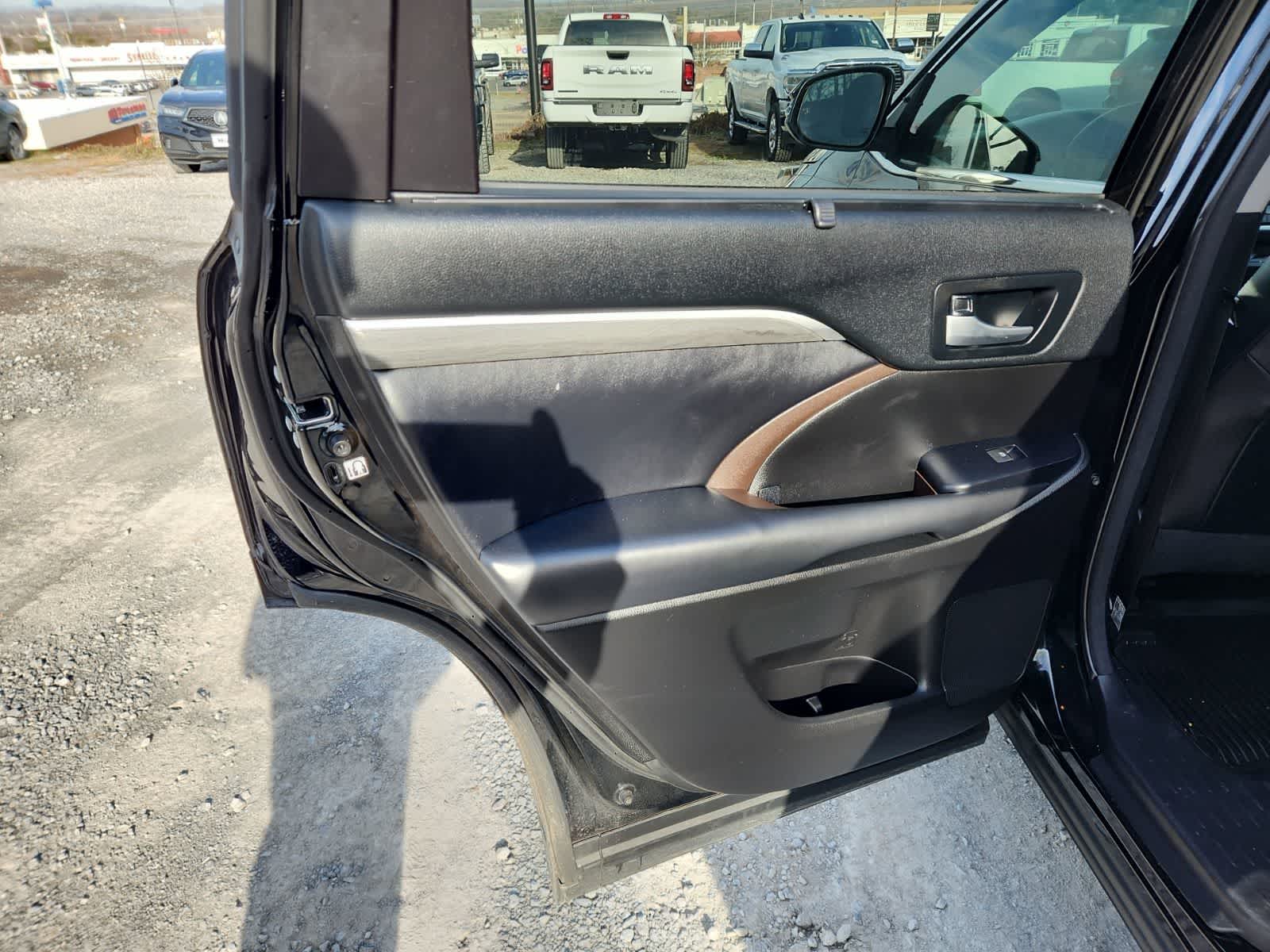 Thumbnail: 2018 Toyota Highlander - 27