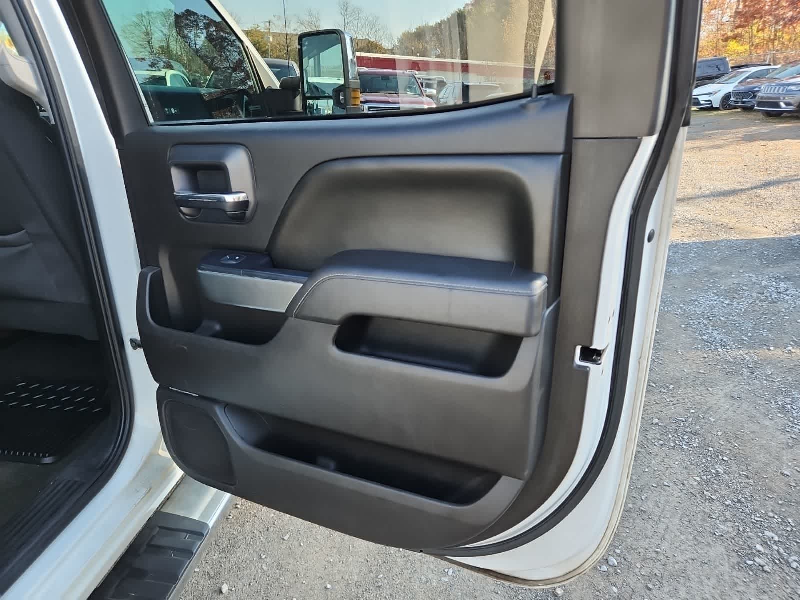 Thumbnail: 2017 Chevrolet Silverado 2500 - 24