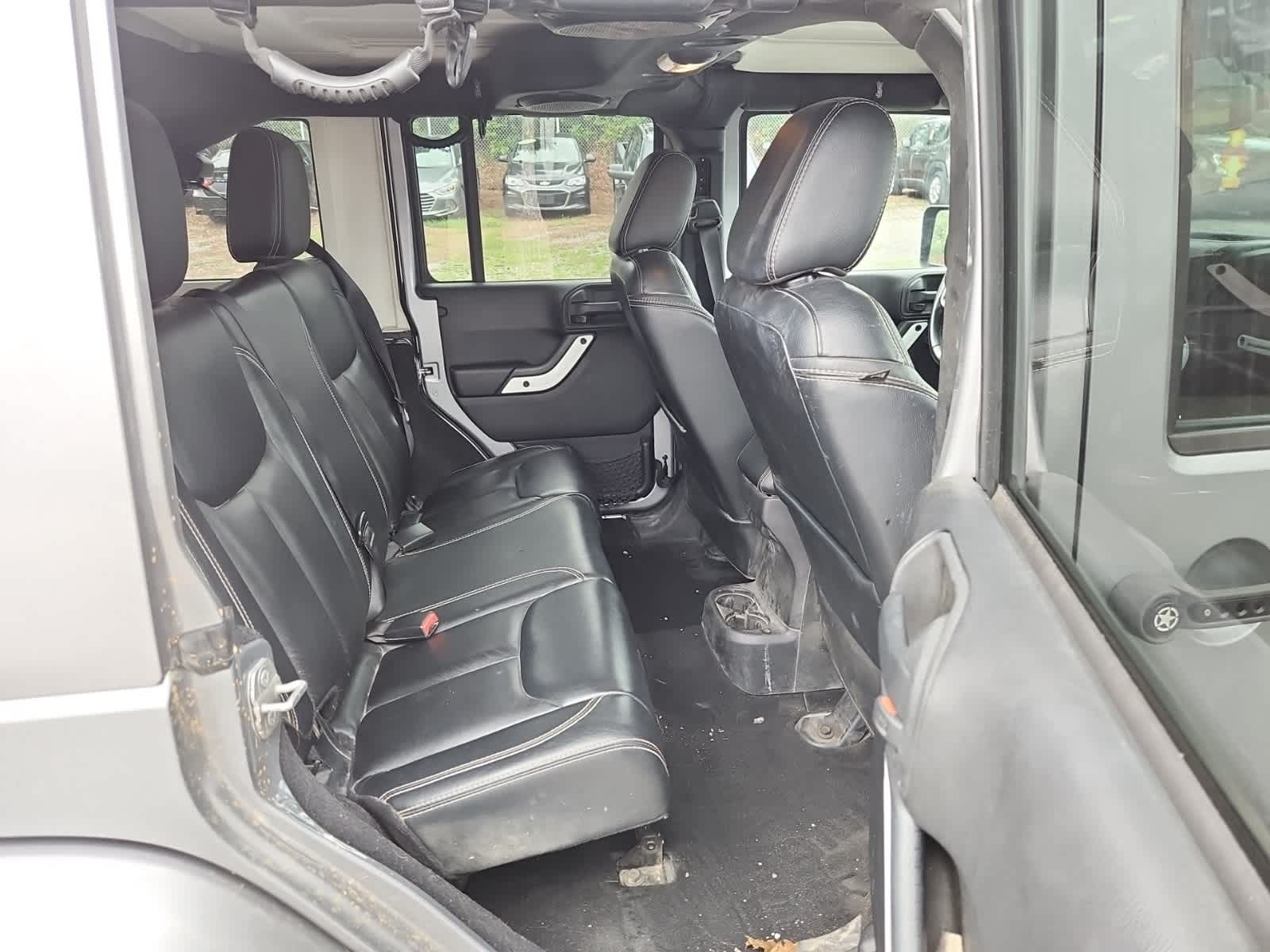 2014 Jeep Wrangler Unlimited Polar Edition 23