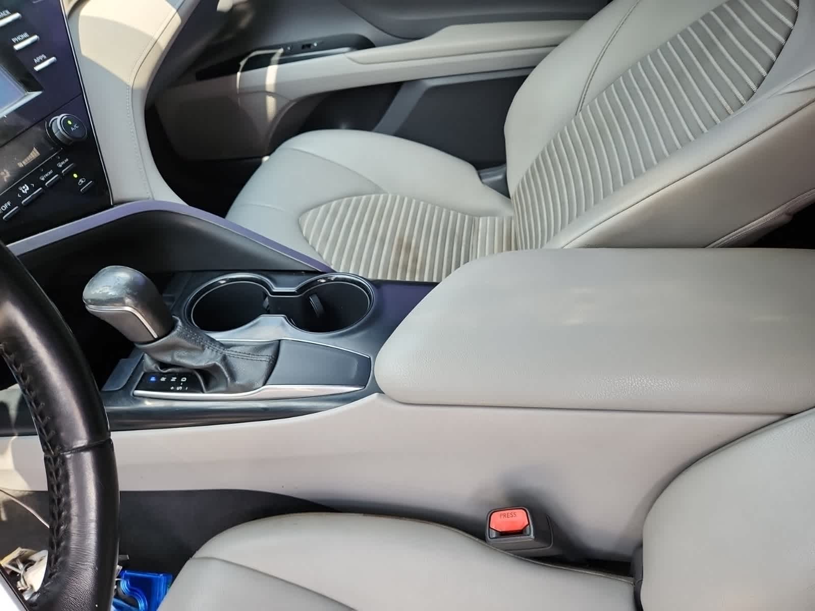 2020 Toyota Camry SE 11