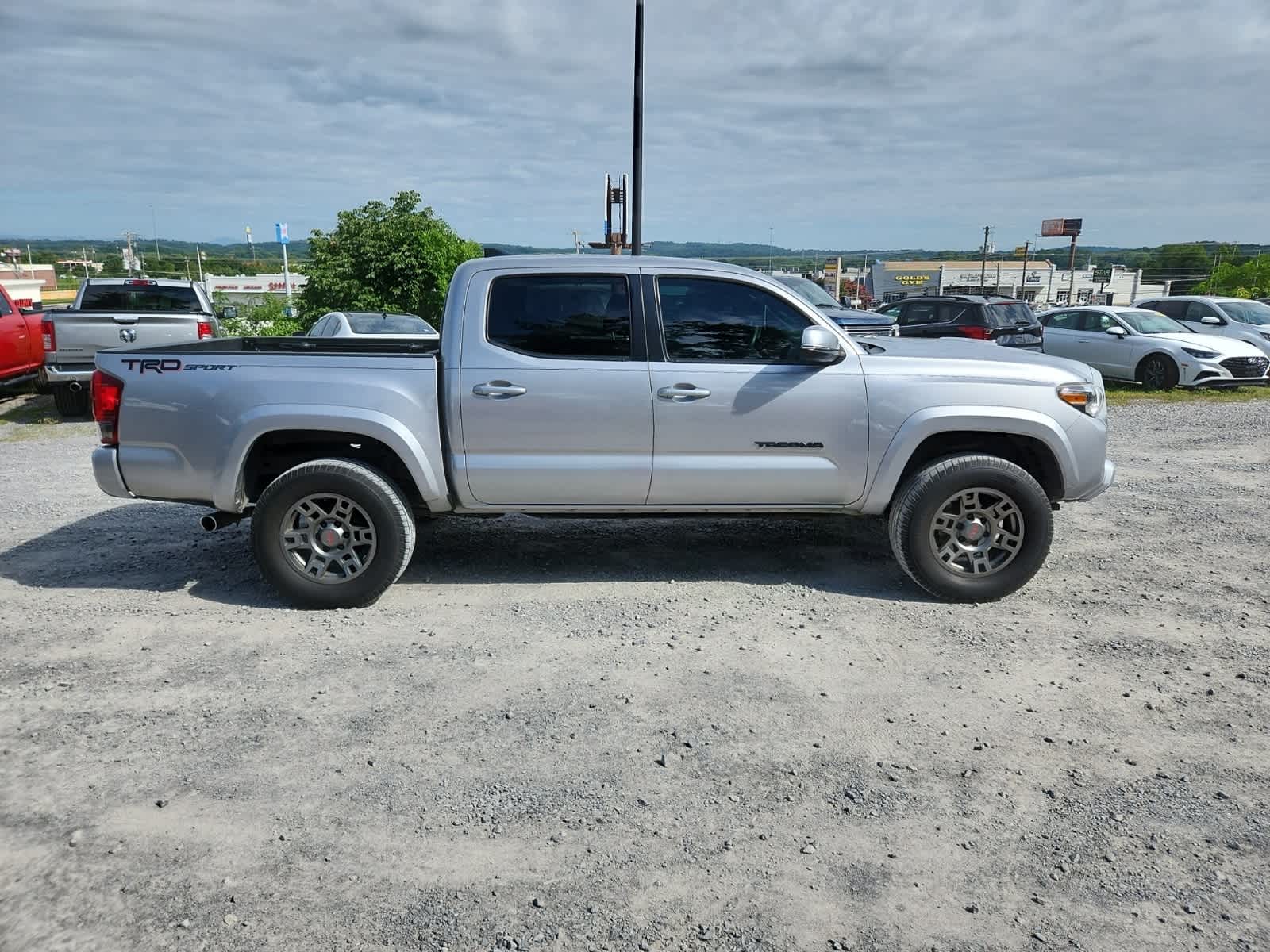 Thumbnail: 2016 Toyota Tacoma - 6