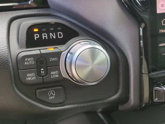 Thumbnail: 2025 RAM 1500 - 32
