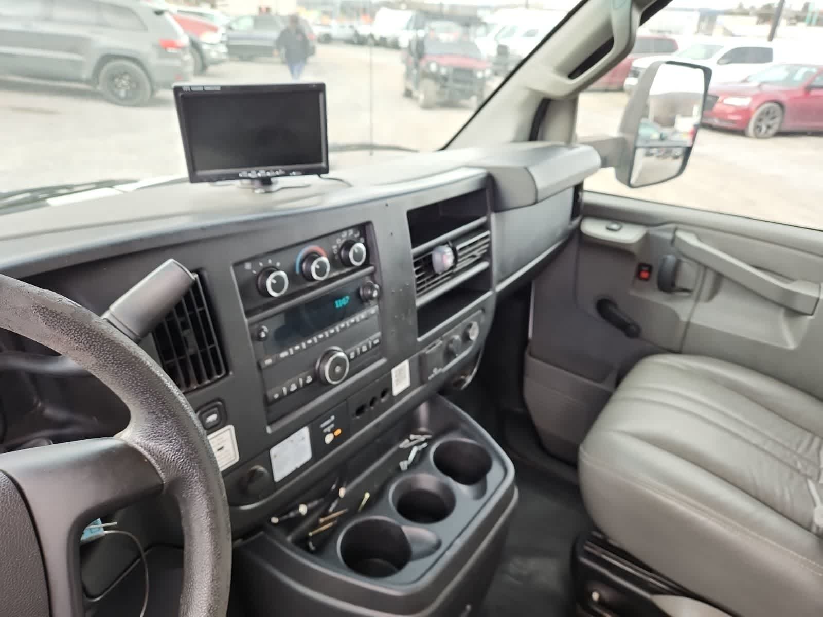 Thumbnail: 2016 GMC Savana - 10